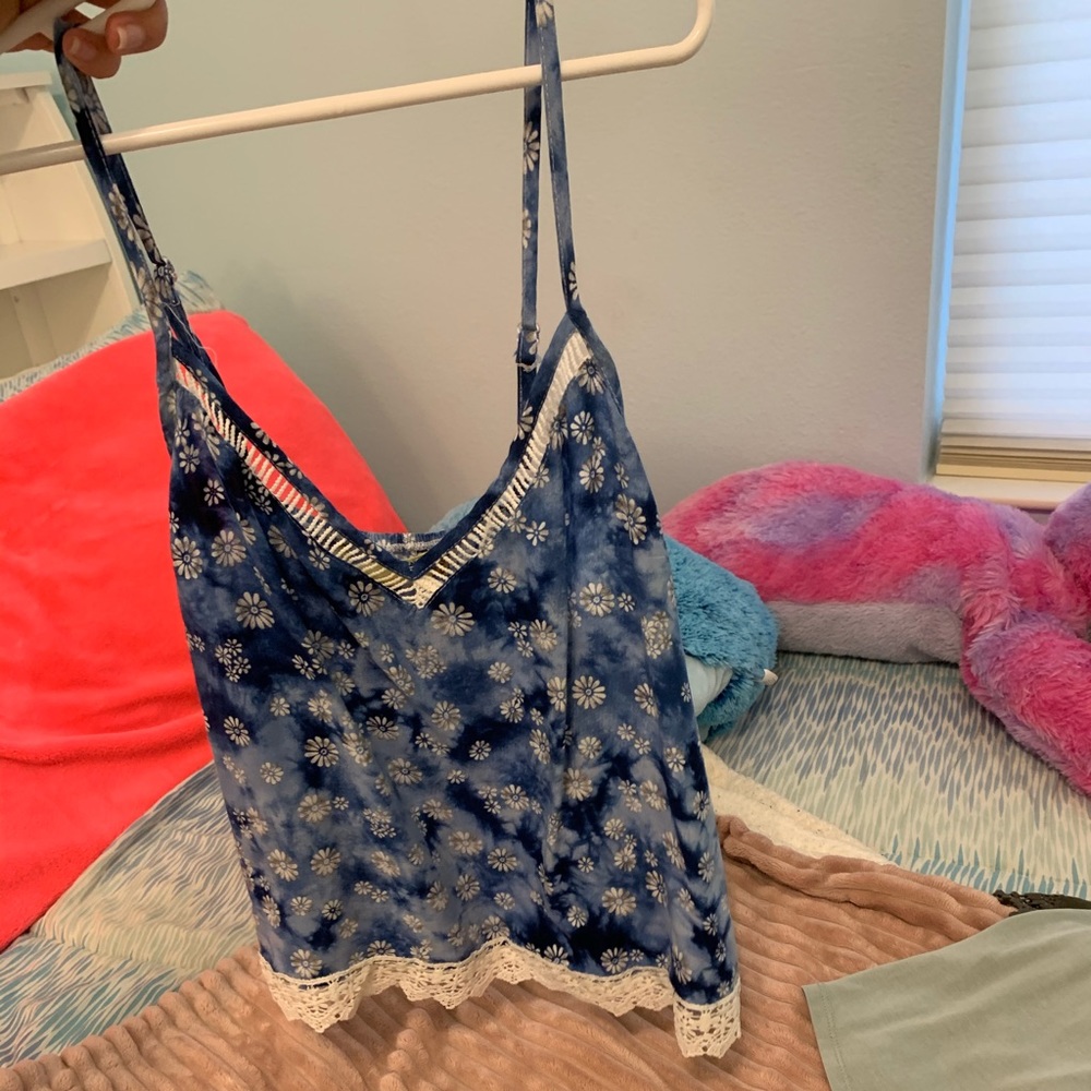 Cute flower tank top!